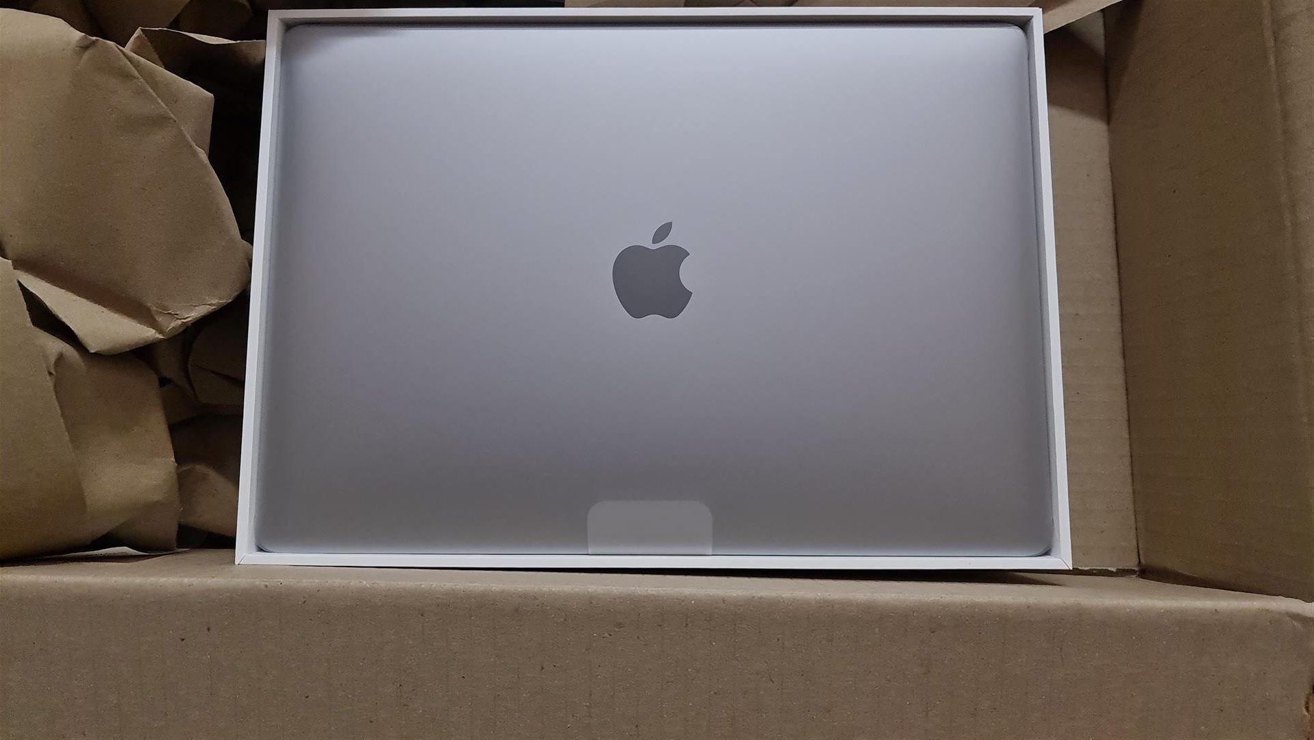 Macbook Air M1 unboxing