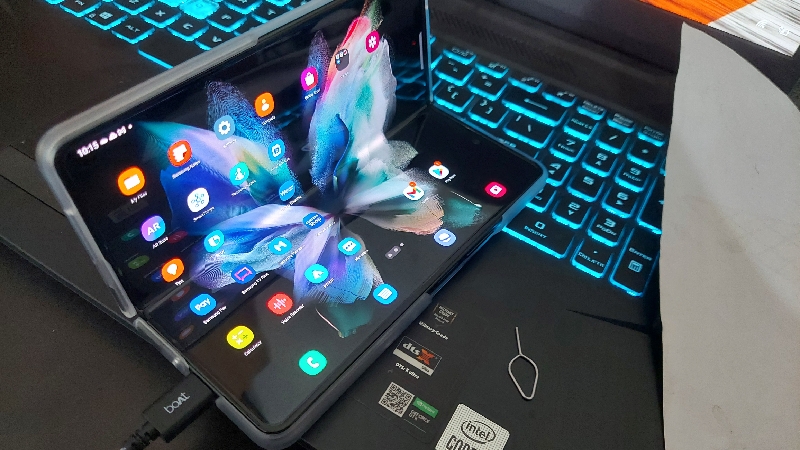 Samsung galaxy z fold 3 umpc